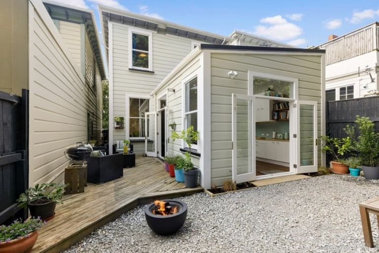 Photo of property in 6 Russell Terrace, Newtown, Wellington, 6021