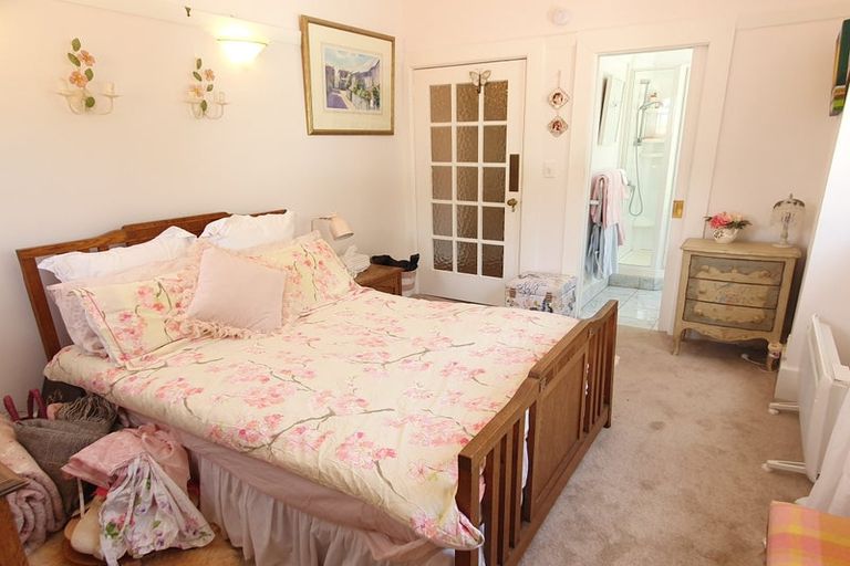 Photo of property in Inverleith House, 306 Oriental Parade, Oriental Bay, Wellington, 6011