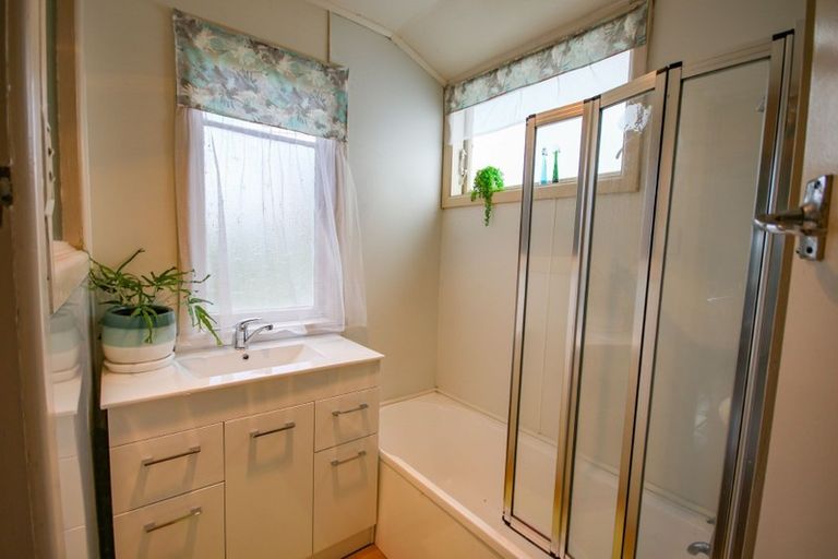 Photo of property in 3 Heaths Way, Pahi, Paparoa, 0571