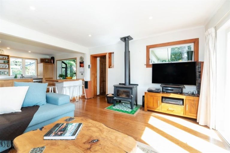 Photo of property in 136 Piha Road, Piha, New Lynn, 0772