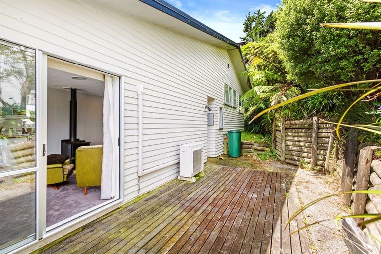 Photo of property in 32 Chapman Street, Newlands, Wellington, 6037