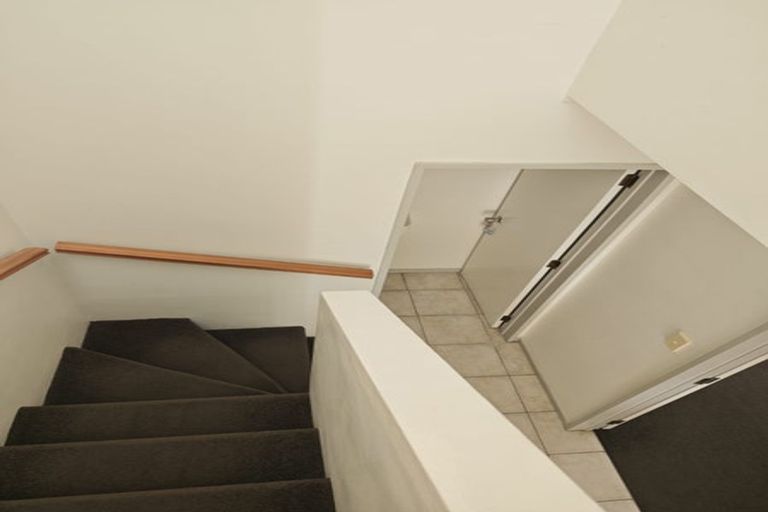 Photo of property in 1/302 Glenfield Road, Glenfield, Auckland, 0629