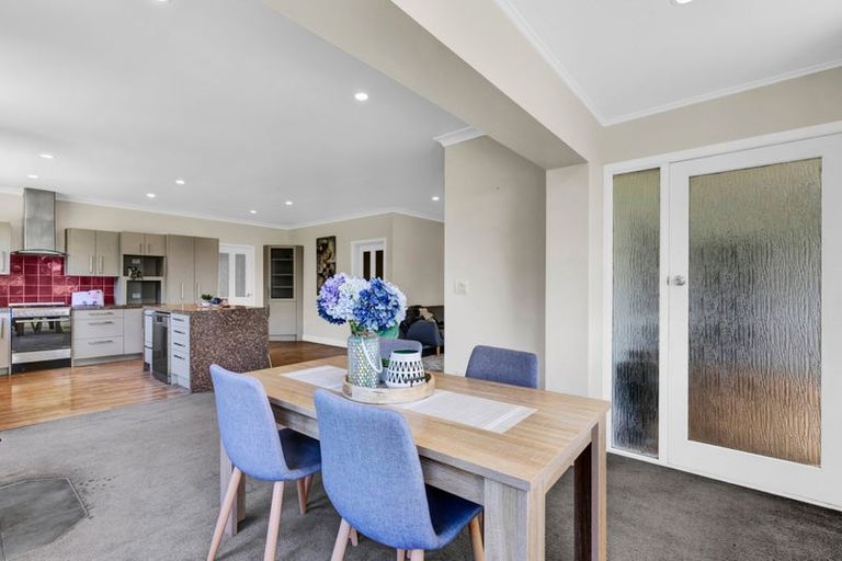 Photo of property in 116 Paraite Road, Paraite, New Plymouth, 4373