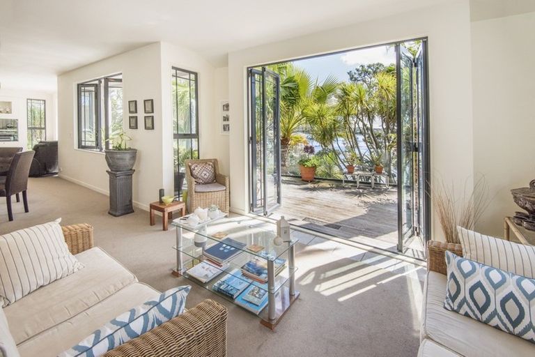 Photo of property in 15a Beresford Street, Bayswater, Auckland, 0622