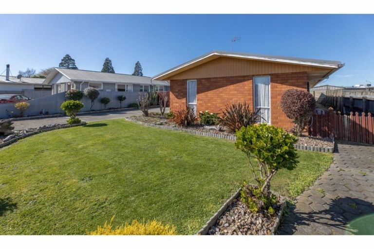 Photo of property in 2 Will Place, Rangiora, 7400