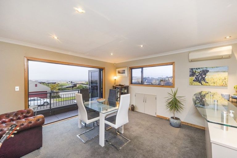 Photo of property in 56 Ruapehu Drive, Fitzherbert, Palmerston North, 4410