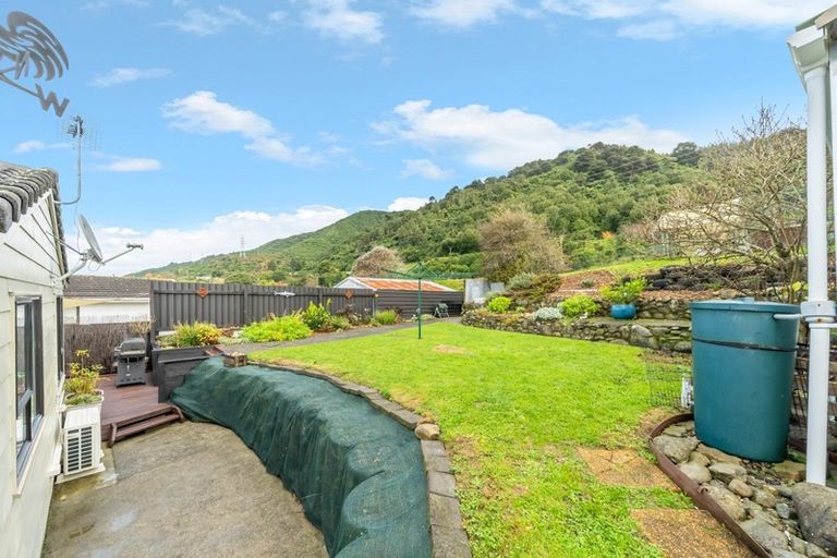 Photo of property in 57 Hartford Crescent, Totara Park, Upper Hutt, 5018