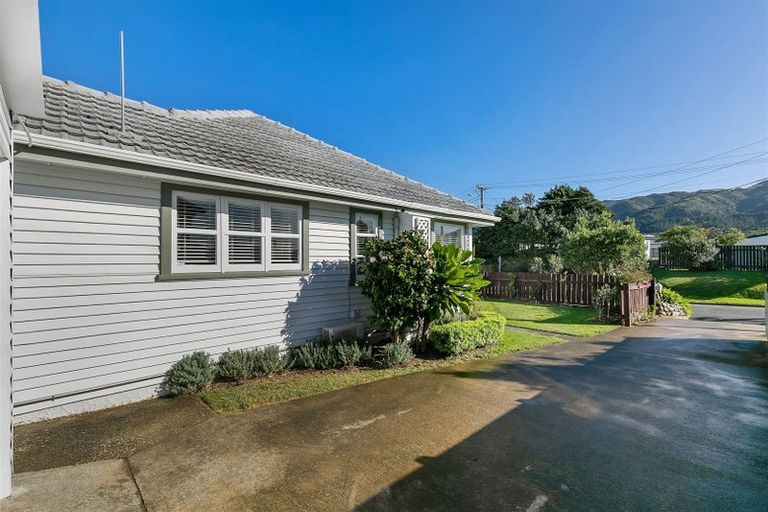 Photo of property in 28 Coates Street, Tawa, Wellington, 5028