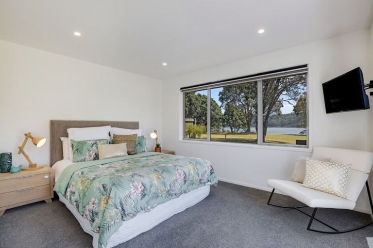 Photo of property in 71 Tangiteroria Lane, Pauanui, Hikuai, 3579