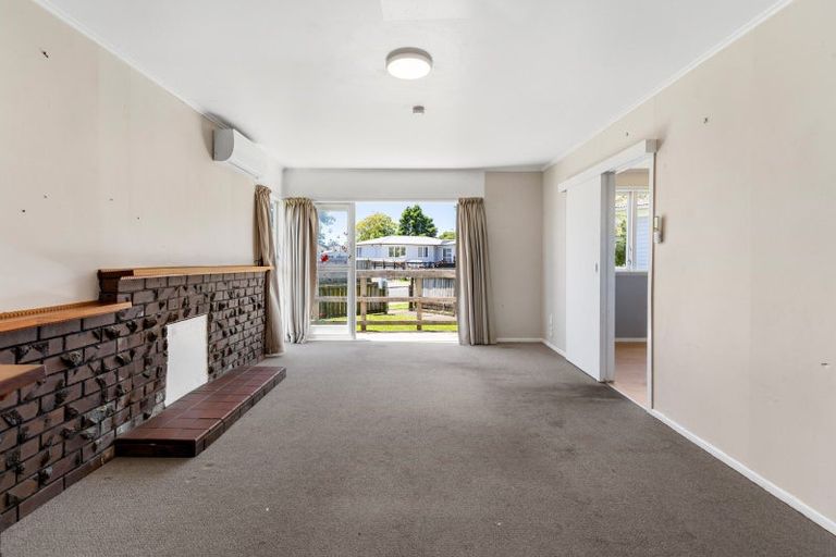 Photo of property in 22 President Avenue, Papakura, 2110