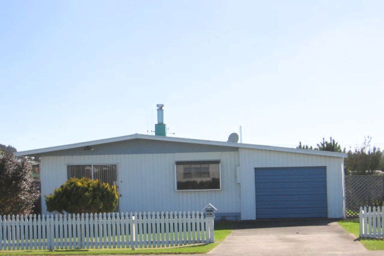 Photo of property in 45 Seabury Avenue, Foxton Beach, Foxton, 4815
