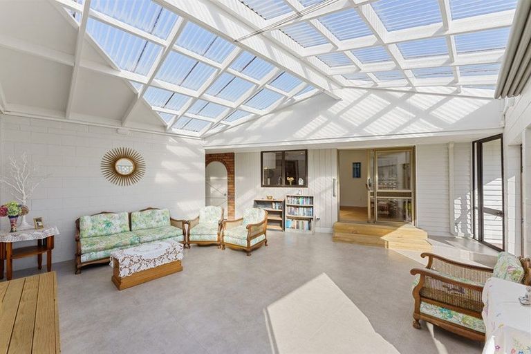 Photo of property in 10 Winara Avenue, Waikanae, 5036