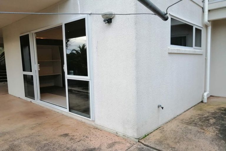 Photo of property in 8 Cricklade Terrace, Windsor Park, Auckland, 0632