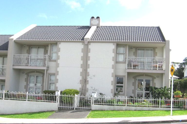 Photo of property in 15 Mt Lebanon Lane, Henderson, Auckland, 0612