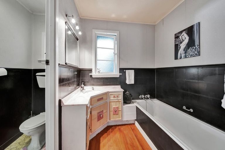 Photo of property in 37 Cracroft Street, Waitara, 4320