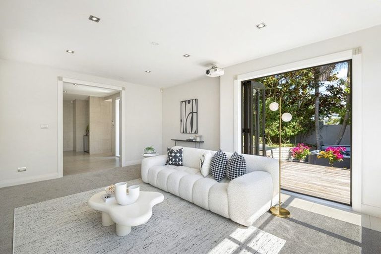 Photo of property in 34 Browns Bay Road, Rothesay Bay, Auckland, 0630