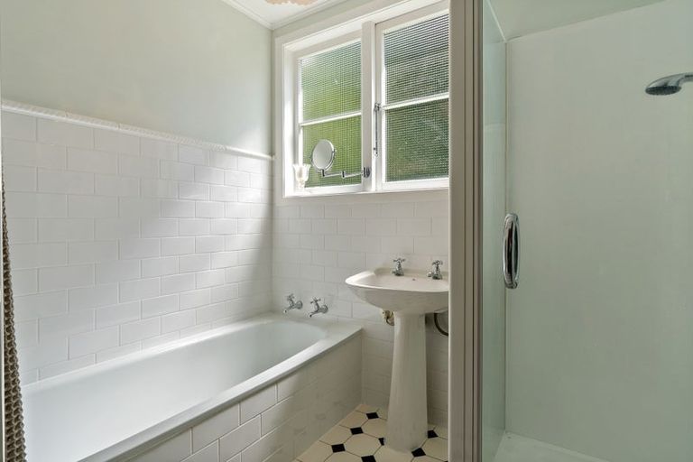 Photo of property in 5 Khouri Avenue, Karori, Wellington, 6012