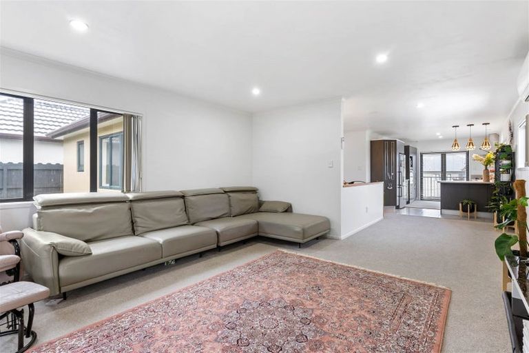Photo of property in 37 Sonoma Crescent, Oteha, Auckland, 0632
