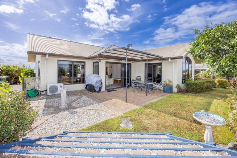 Photo of property in 24 Highgrove Drive, Grandview Heights, Hamilton, 3200