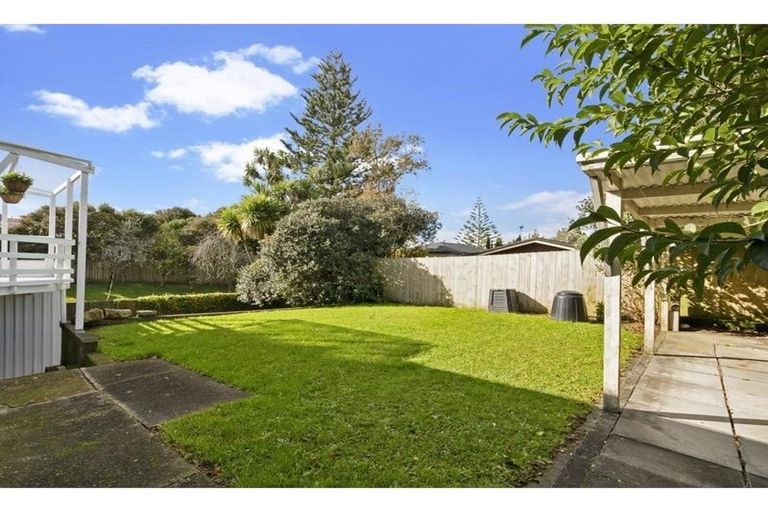 Photo of property in 27 Wattle Street, New Lynn, Auckland, 0600