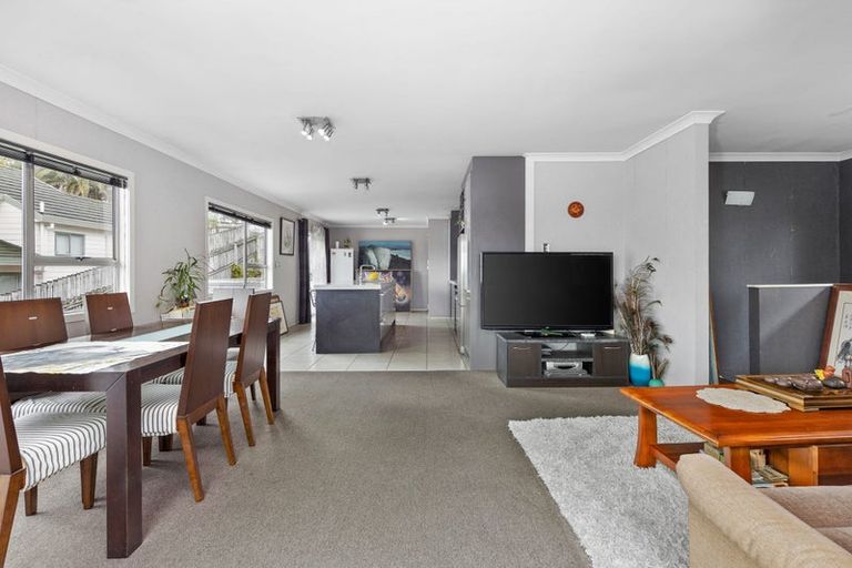 Photo of property in 1/103 Carlisle Road, Torbay, Auckland, 0632