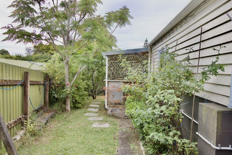Photo of property in 62 Tudor Road, Henderson, Auckland, 0610