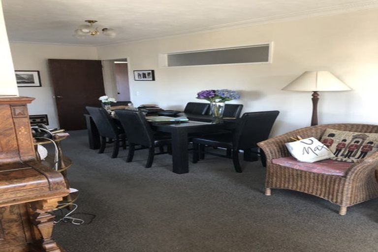 Photo of property in 2/54 Aorangi Road, Bryndwr, Christchurch, 8053