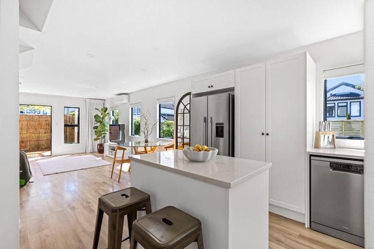 Photo of property in 4/48 Schnapper Rock Road, Schnapper Rock, Auckland, 0632