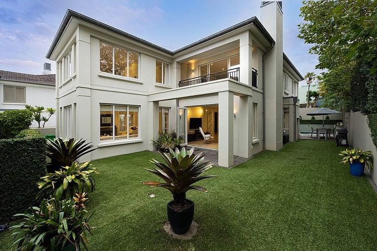 Photo of property in 14a Gibbons Road, Takapuna, Auckland, 0622