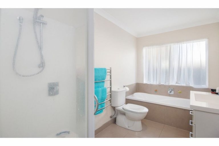 Photo of property in 19 Magnolia Drive, Waiuku, 2123