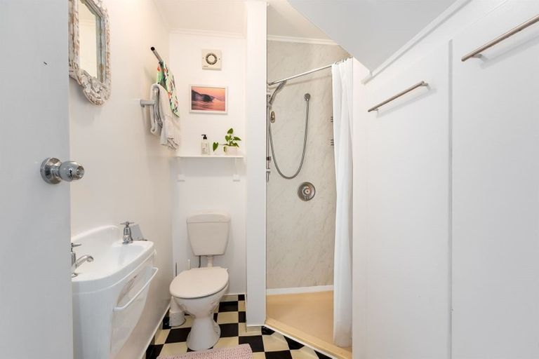 Photo of property in 10 Tau Grove, Takapuwahia, Porirua, 5022