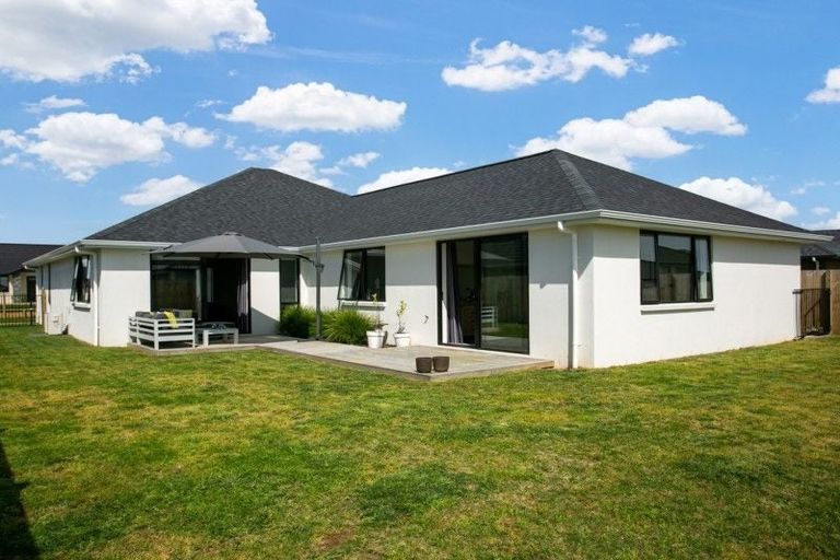 Photo of property in 33 Ruru Street, Cambridge, 3434