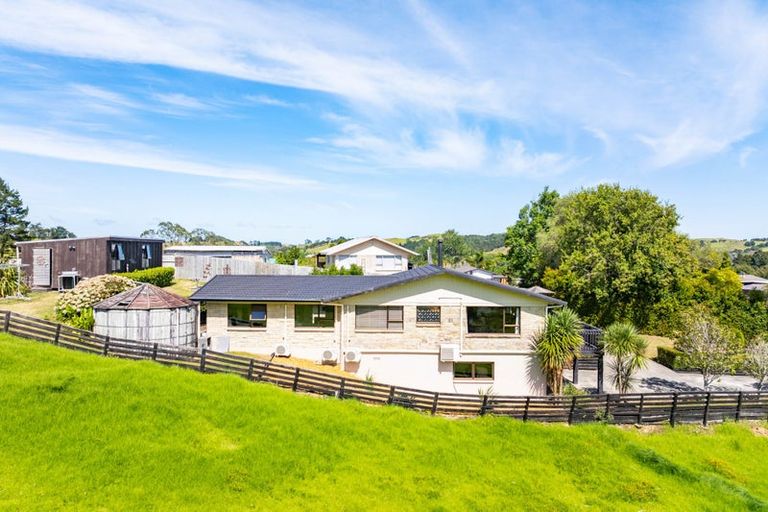 Photo of property in 5 Skelton Crescent, Paparoa, 0571
