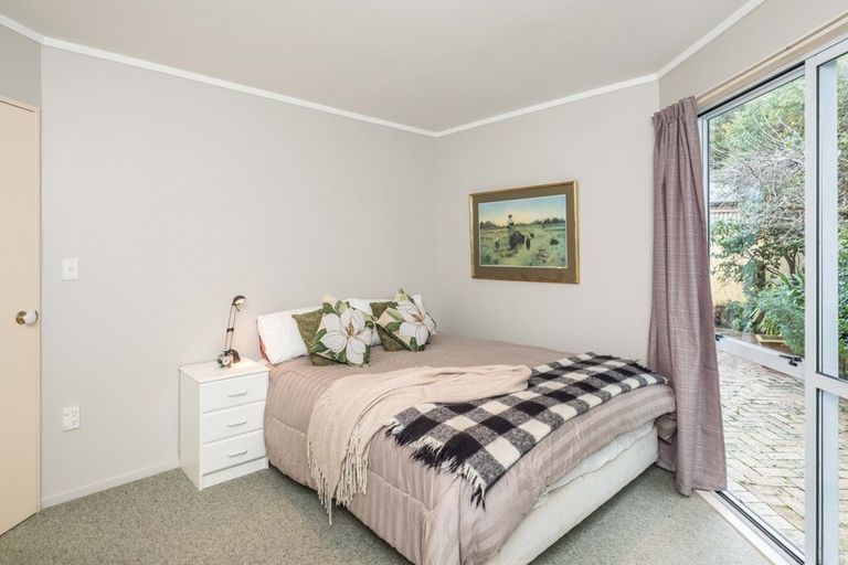 Photo of property in 5 Erskine Close, Island Bay, Wellington, 6023