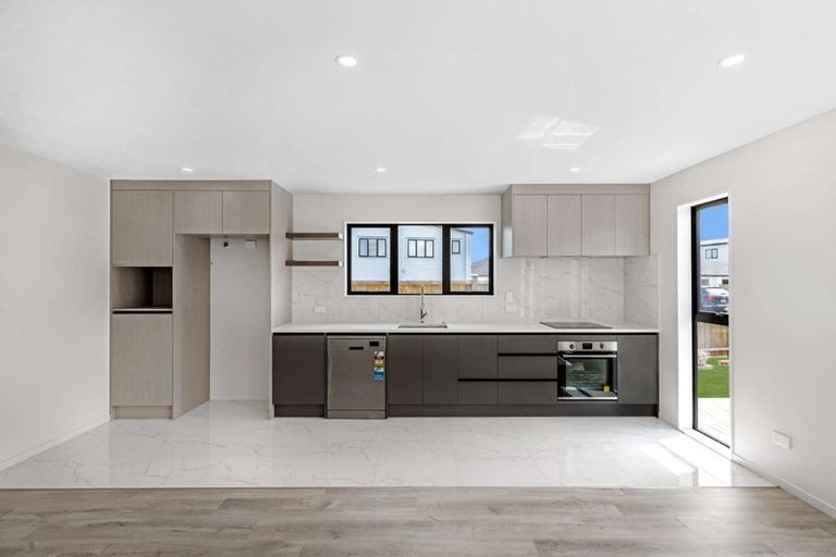 Photo of property in 4 Rorotu Avenue, Karaka, Papakura, 2113