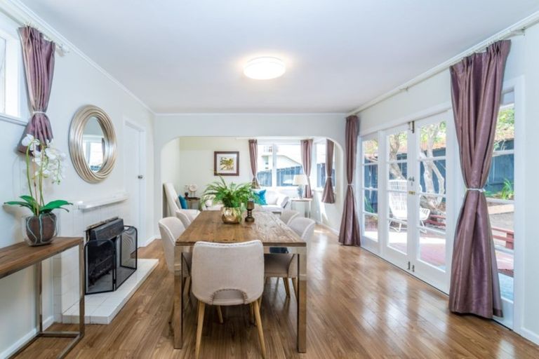 Photo of property in 75 Selwyn Crescent, Forrest Hill, Auckland, 0620