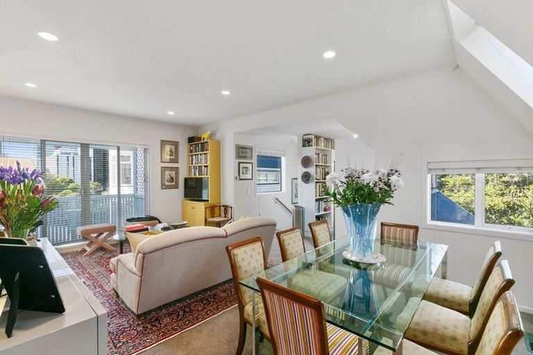 Photo of property in 55c Bolton Street, Kelburn, Wellington, 6012