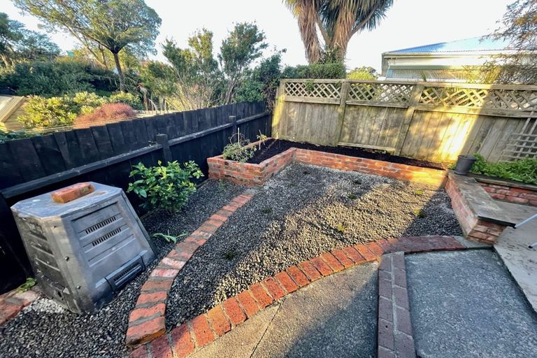 Photo of property in 45 Fairview Crescent, Kelburn, Wellington, 6012