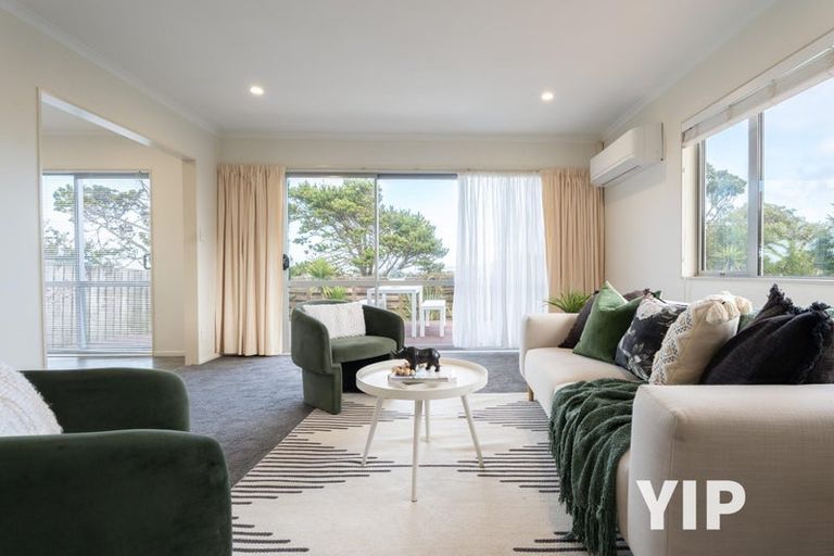 Photo of property in 14 Cheyne Walk, Newlands, Wellington, 6037