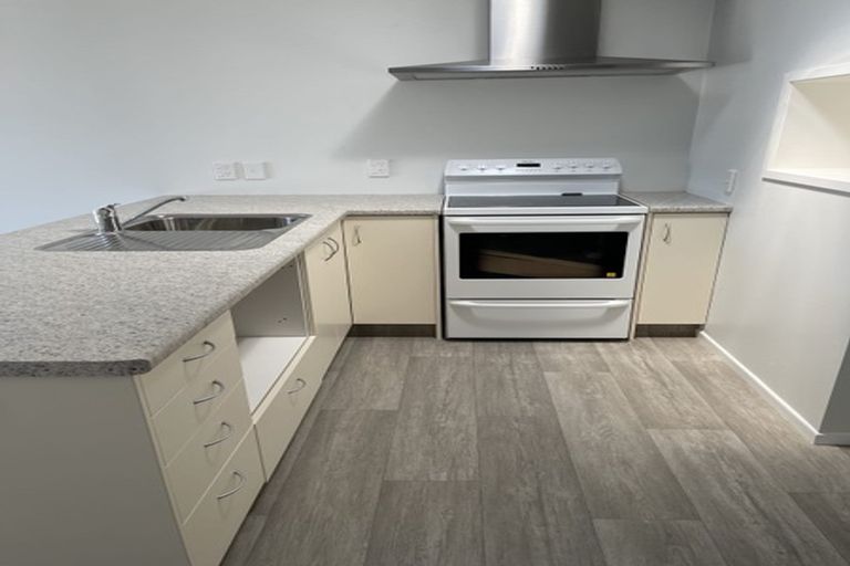 Photo of property in 2/5 Beach Street, Fitzroy, New Plymouth, 4312