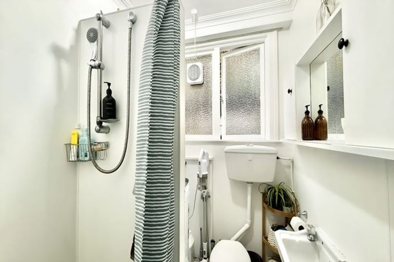 Photo of property in 1/246 Oriental Parade, Oriental Bay, Wellington, 6011