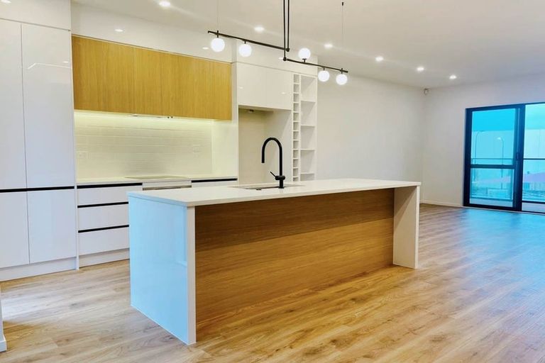 Photo of property in 18 Mina Way, Browns Bay, Auckland, 0630