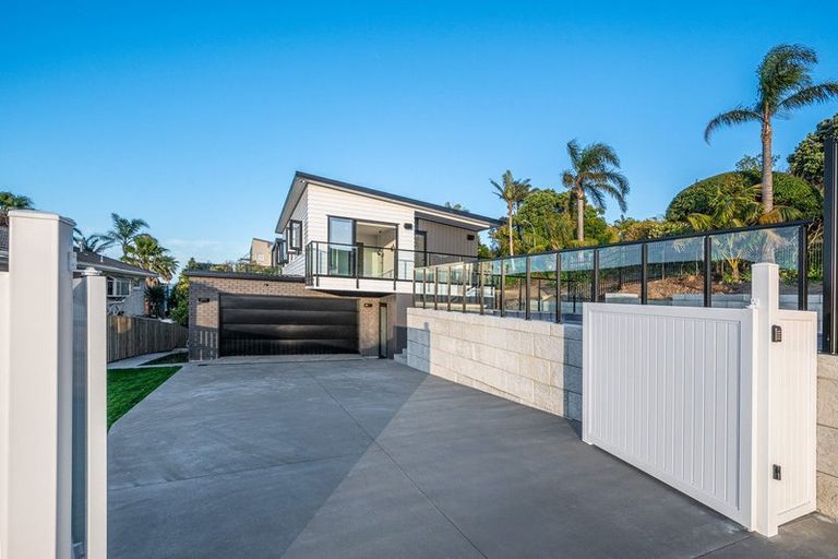 Photo of property in 1 Rangitoto View Road, Cockle Bay, Auckland, 2014