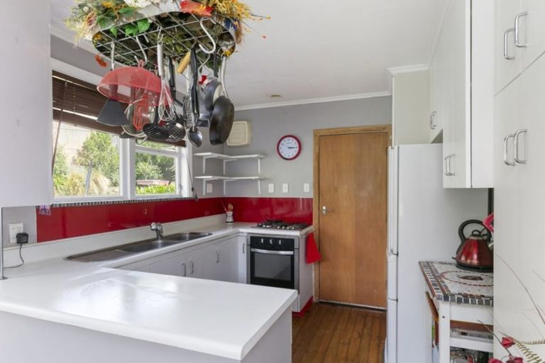 Photo of property in 13 Paparangi Crescent, Paparangi, Wellington, 6037