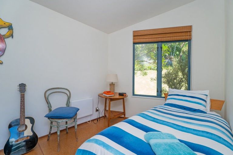 Photo of property in 92 Hahei Beach Road, Hahei, Whitianga, 3591