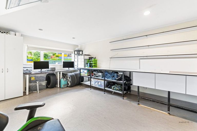 Photo of property in 3 Rerewai Place, Kelston, Auckland, 0602