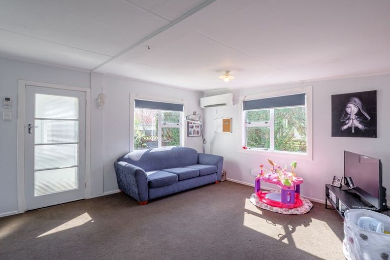 Photo of property in 1 Park Street, Winton, 9720