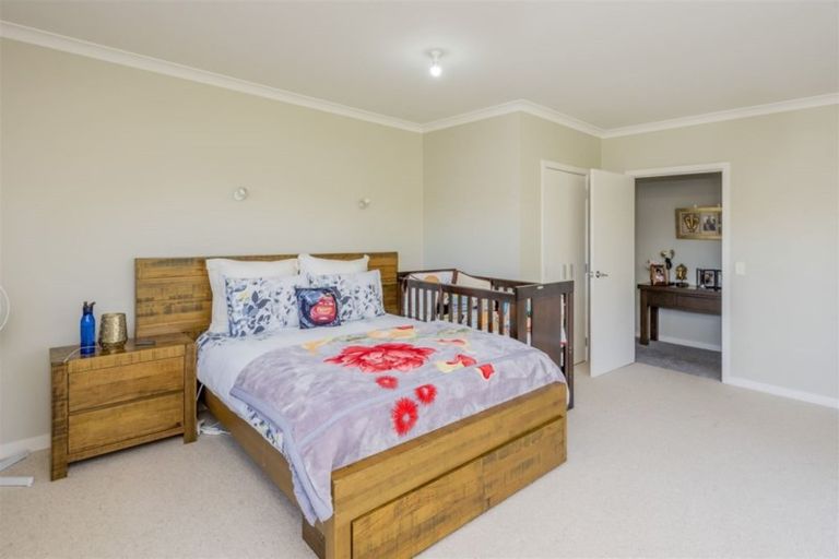 Photo of property in 54 Easton Way, Levin, 5510