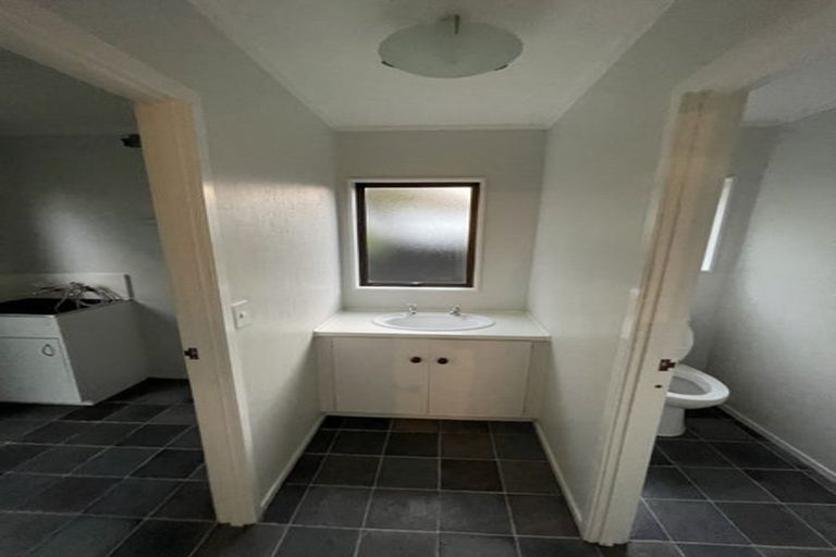 Photo of property in 1/127 Clevedon Road, Papakura, 2110