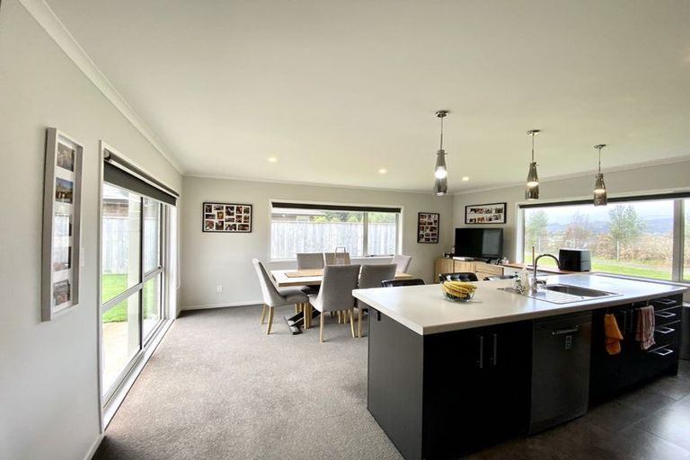 Photo of property in 4 Cory Jane Grove, Riverstone Terraces, Upper Hutt, 5018